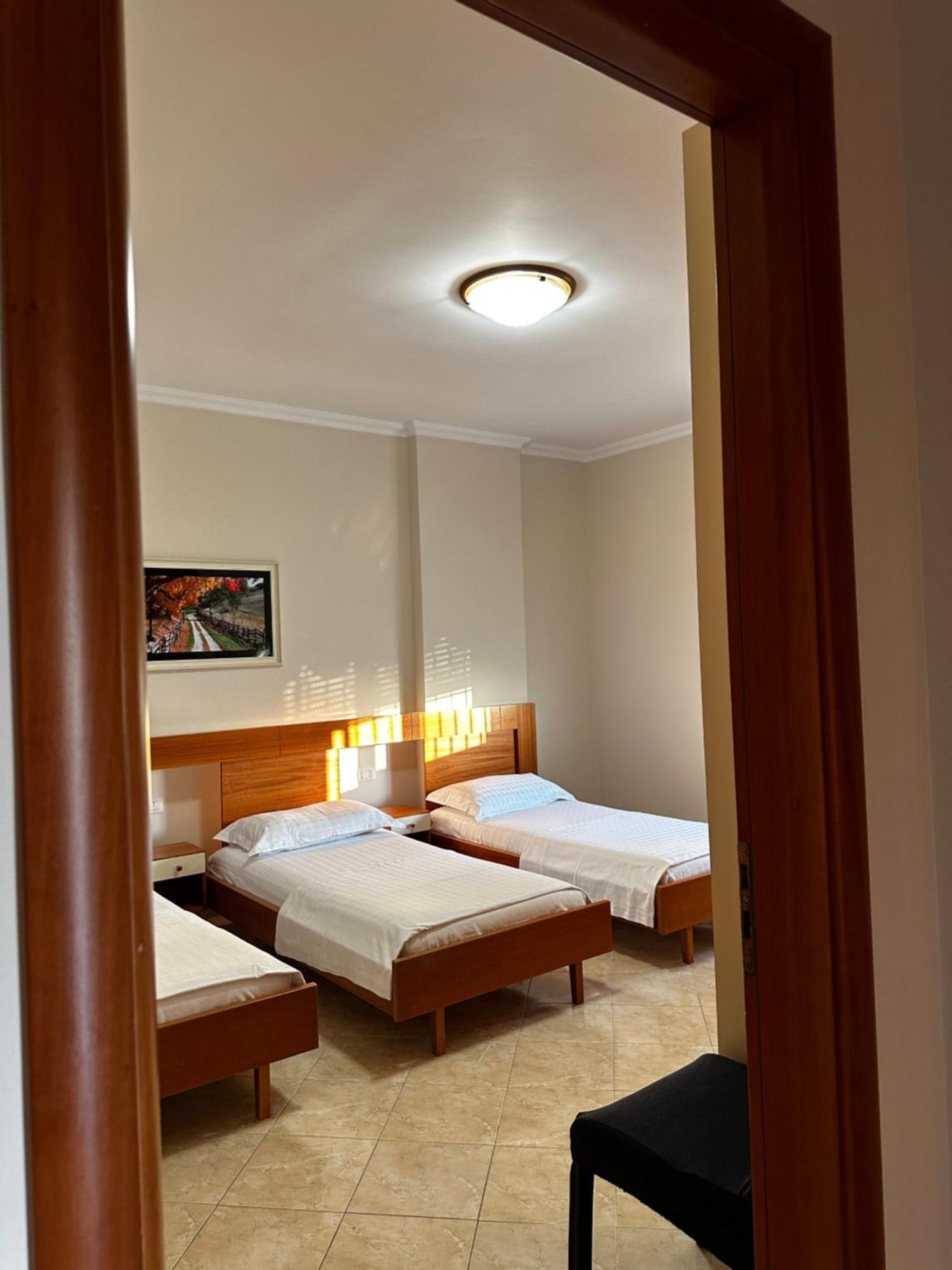 Ami Apartament Vlorë Екстериор снимка