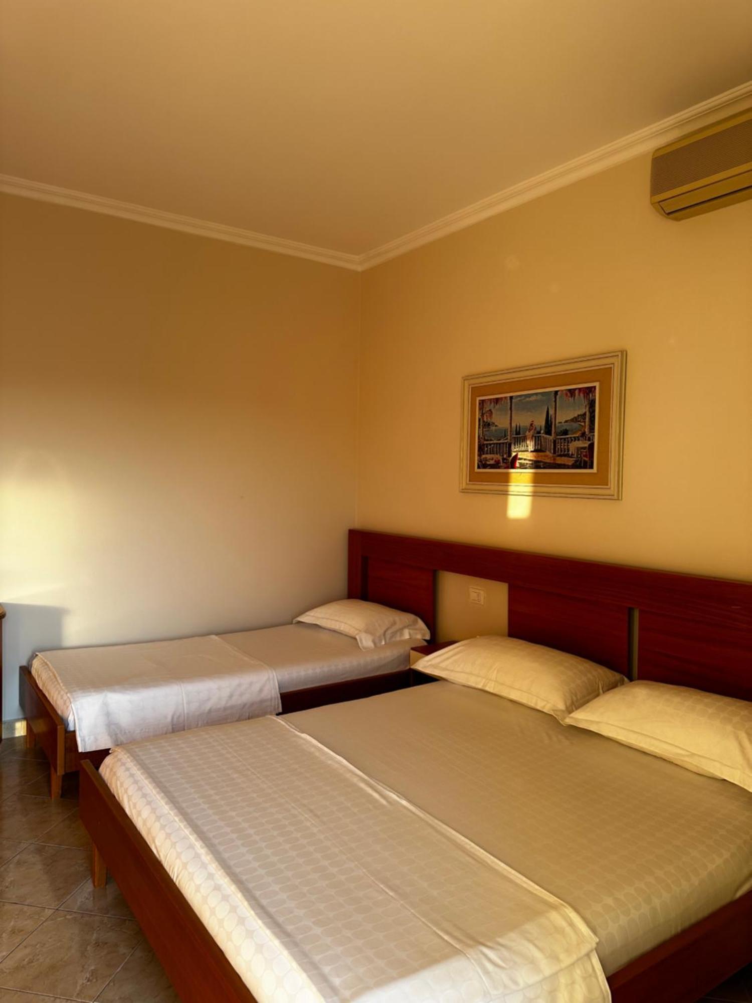 Ami Apartament Vlorë Екстериор снимка